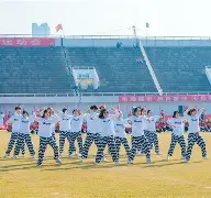 田径邀请赛掀起高潮，岭北巨龙队强势横扫云贵迅豹队，老将里程碑之夜——-爱游戏电竞