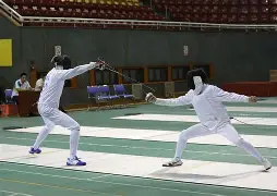 击剑季后赛上演强强对话，岭南犀牛队绝杀岭东飞鹰队，多点开花奏效；更衣室氛围正向的简单介绍